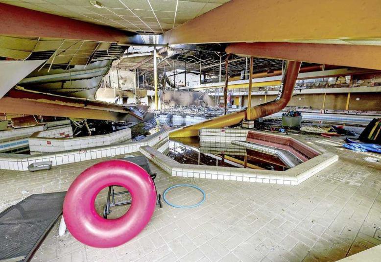 Zwart water in de bassins van De Beeck (Foto Erna Faust)